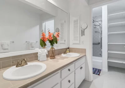 Flamingo Harbor bathroom