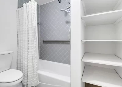 Flamingo Harbor bathroom