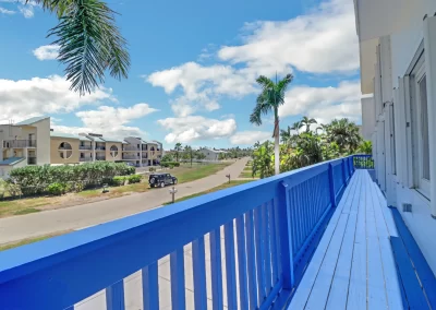 Flamingo Harbor front deck walkway