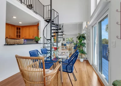 Flamingo Harbor dining, kitchen and living area